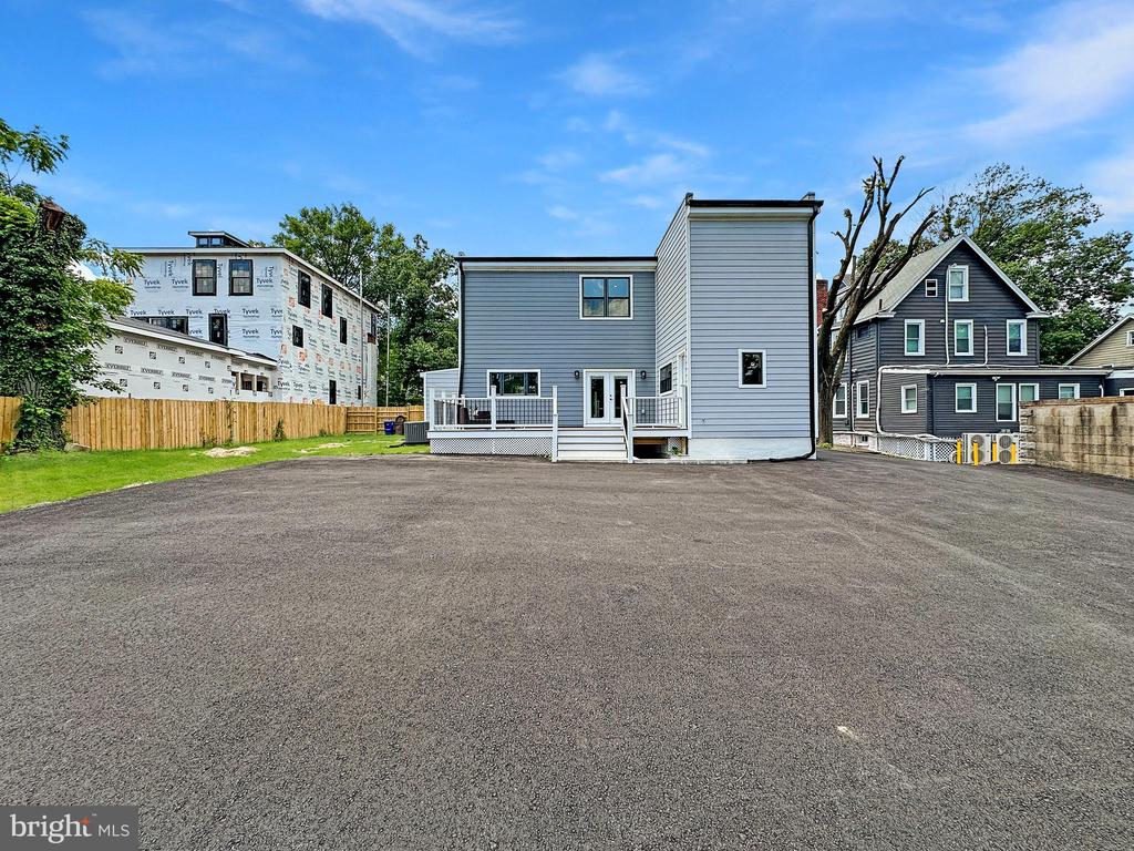 2915 S Dakota Ave NE