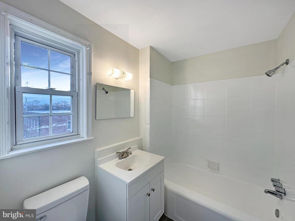 2109 Fort Davis St SE #201