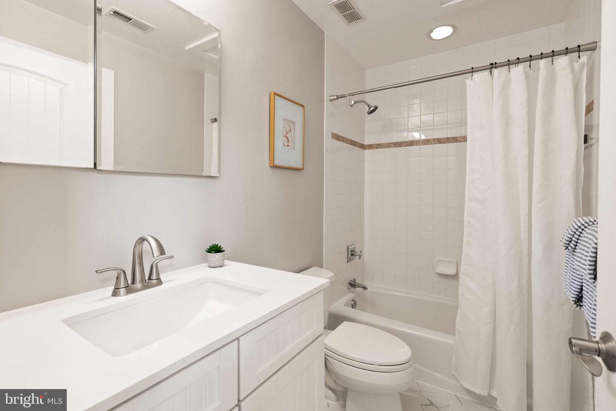 1464 Harvard St NW #Ph14