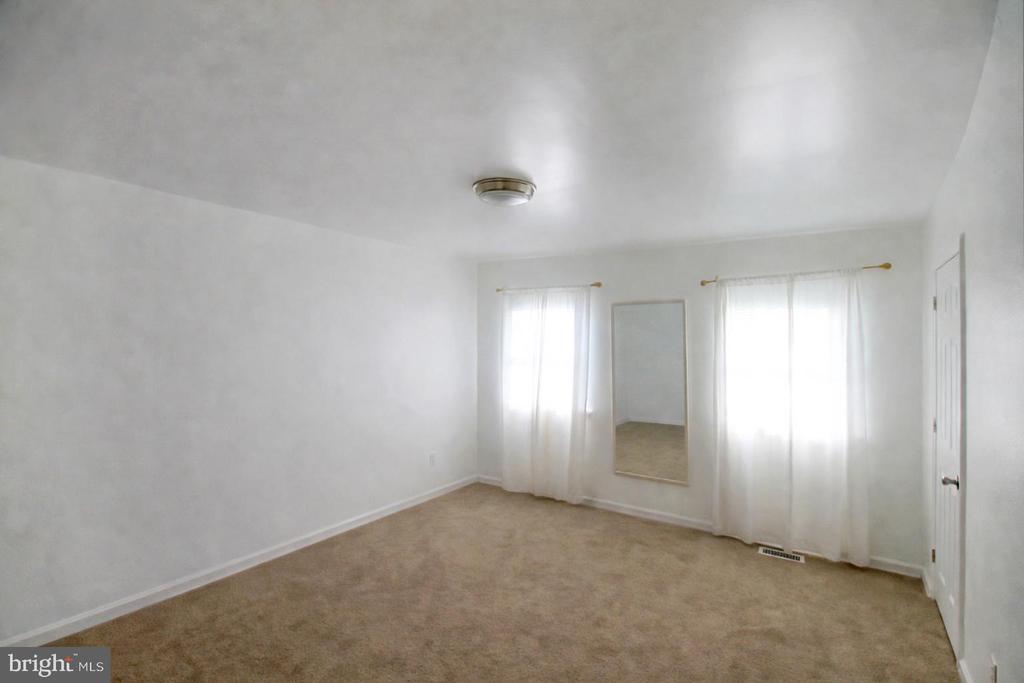 964 MOUNT OLIVET ROAD NE