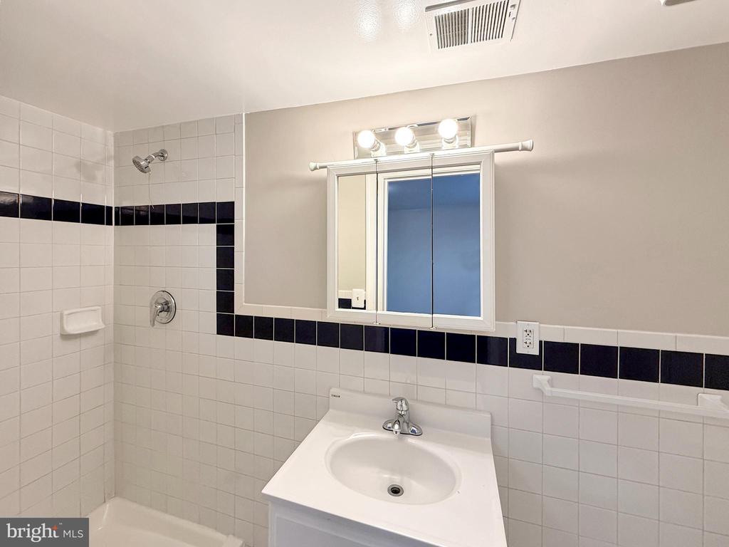 964 MOUNT OLIVET ROAD NE