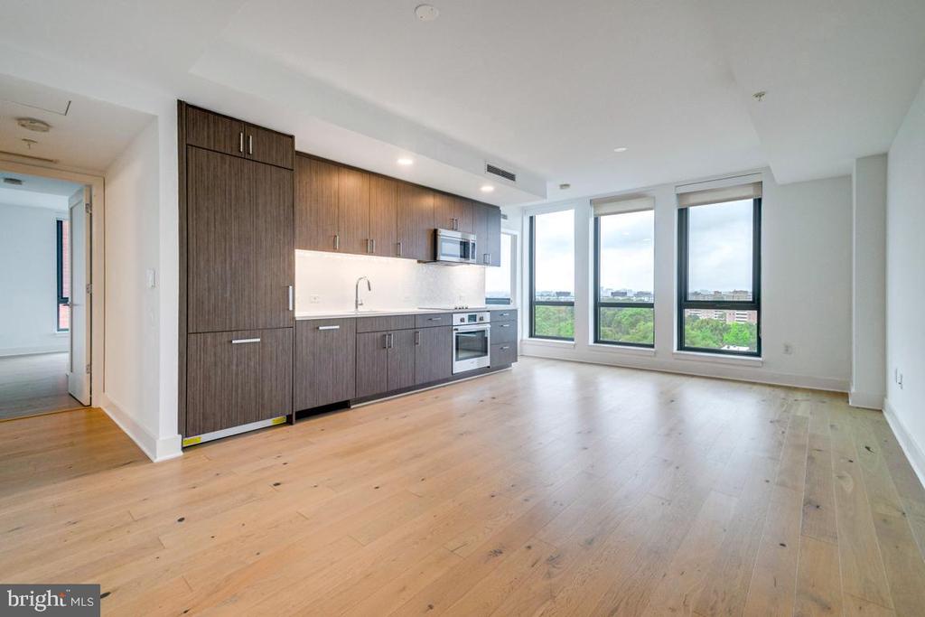 1211 VAN STREET SE Unit: 806