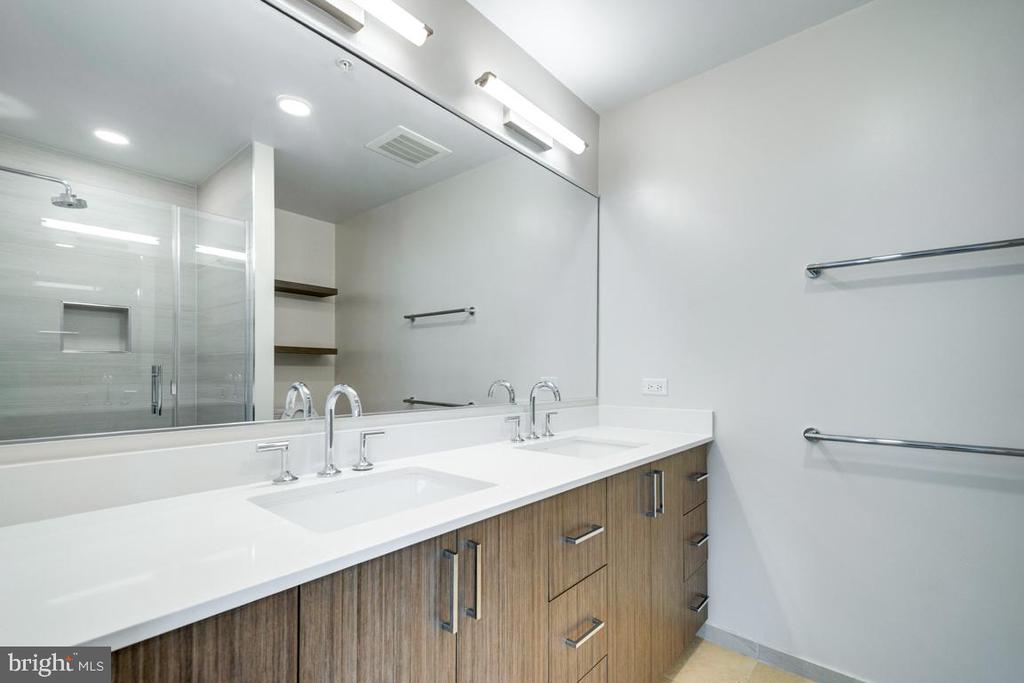 1211 VAN STREET SE Unit: 806