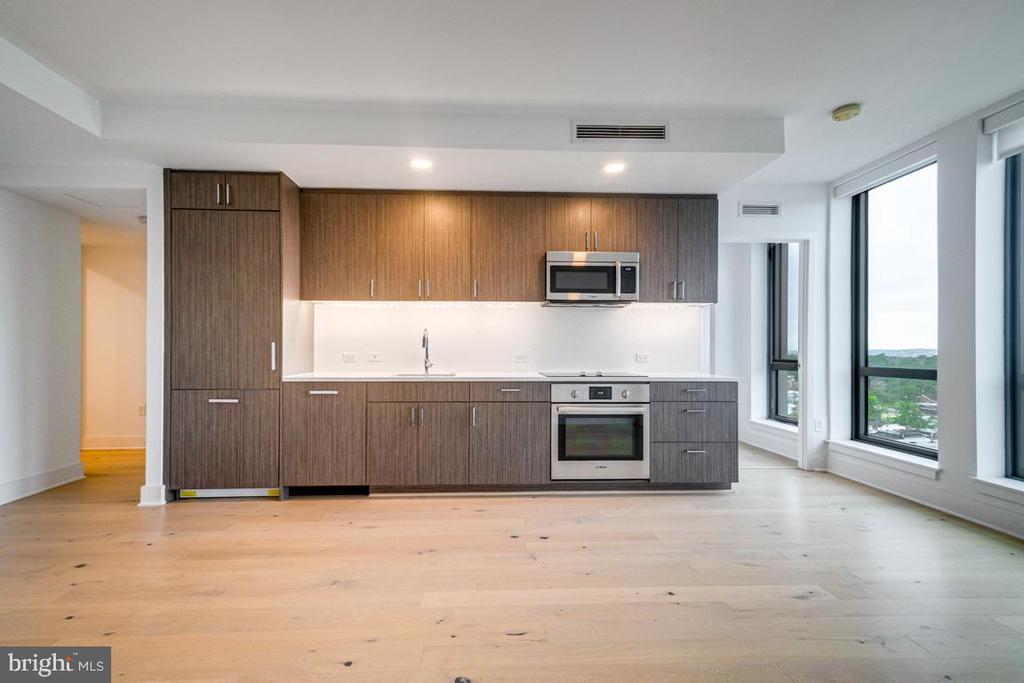 1211 VAN STREET SE Unit: 806