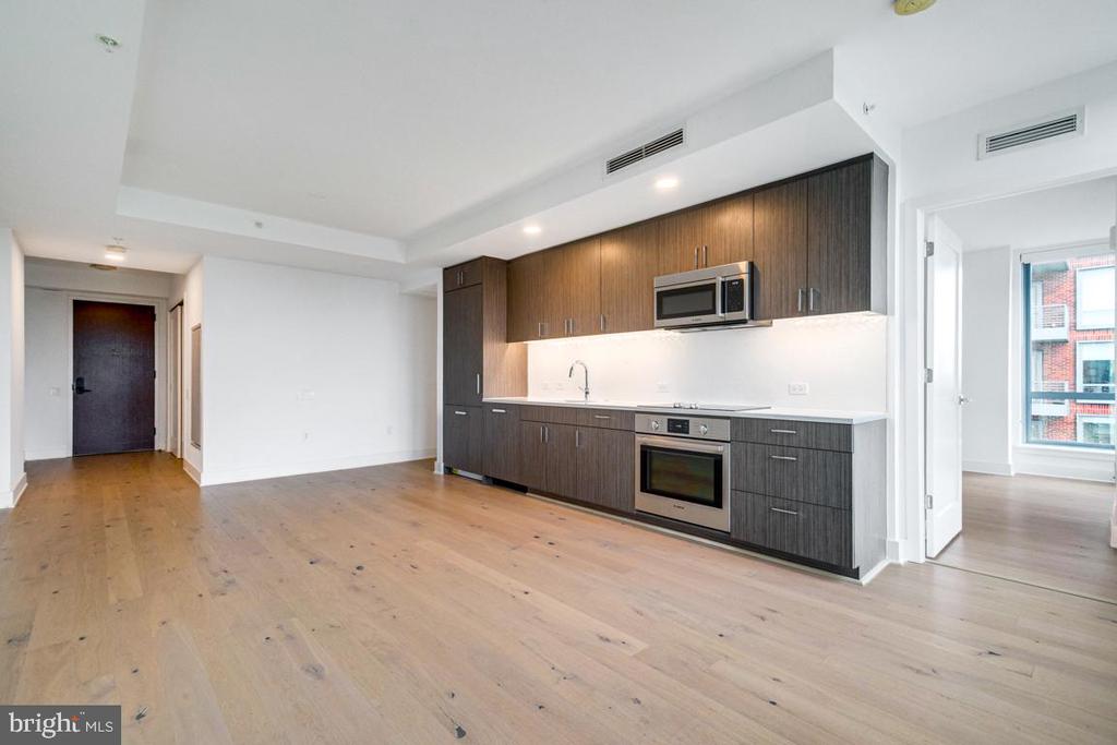 1211 VAN STREET SE Unit: 806