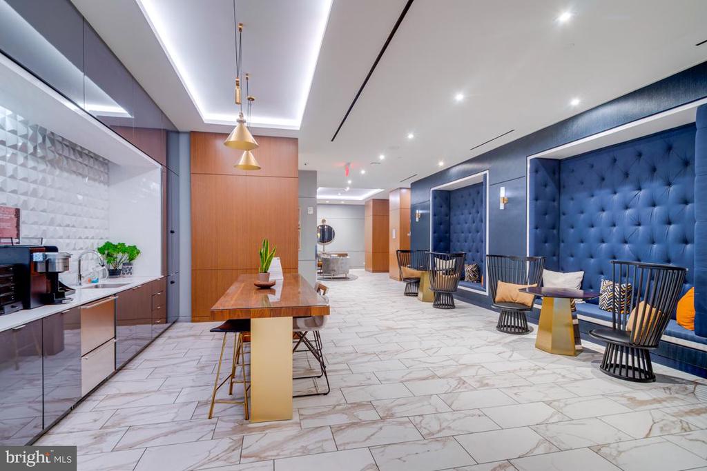 1211 VAN STREET SE Unit: 806