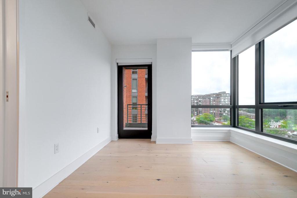 1211 VAN STREET SE Unit: 806