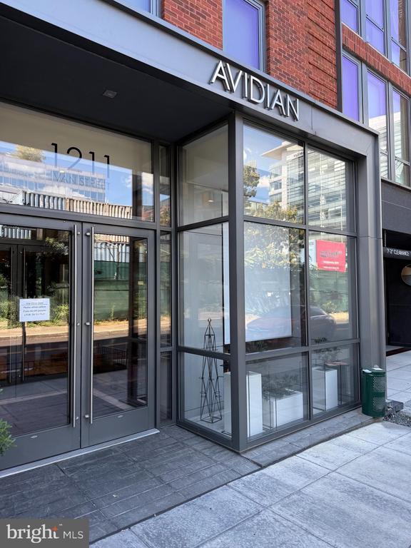 1211 VAN STREET SE Unit: 806