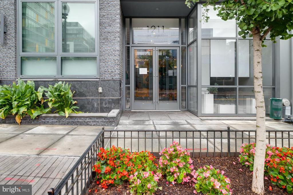 1211 VAN STREET SE Unit: 806