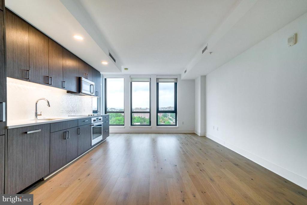 1211 VAN STREET SE Unit: 806