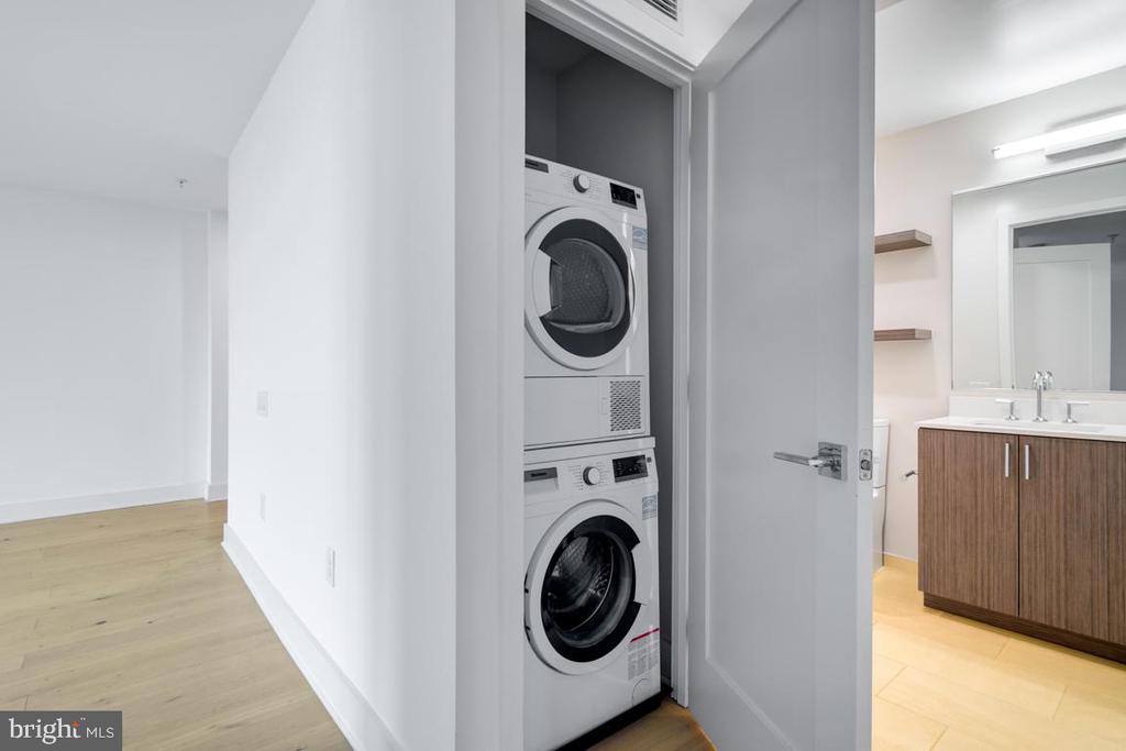 1211 VAN STREET SE Unit: 806