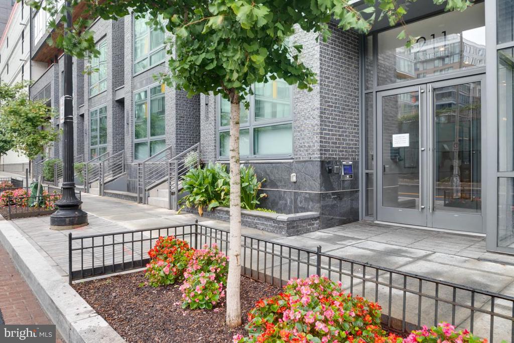 1211 VAN STREET SE Unit: 806