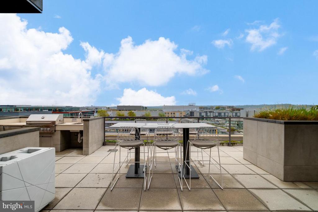 1211 VAN STREET SE Unit: 806