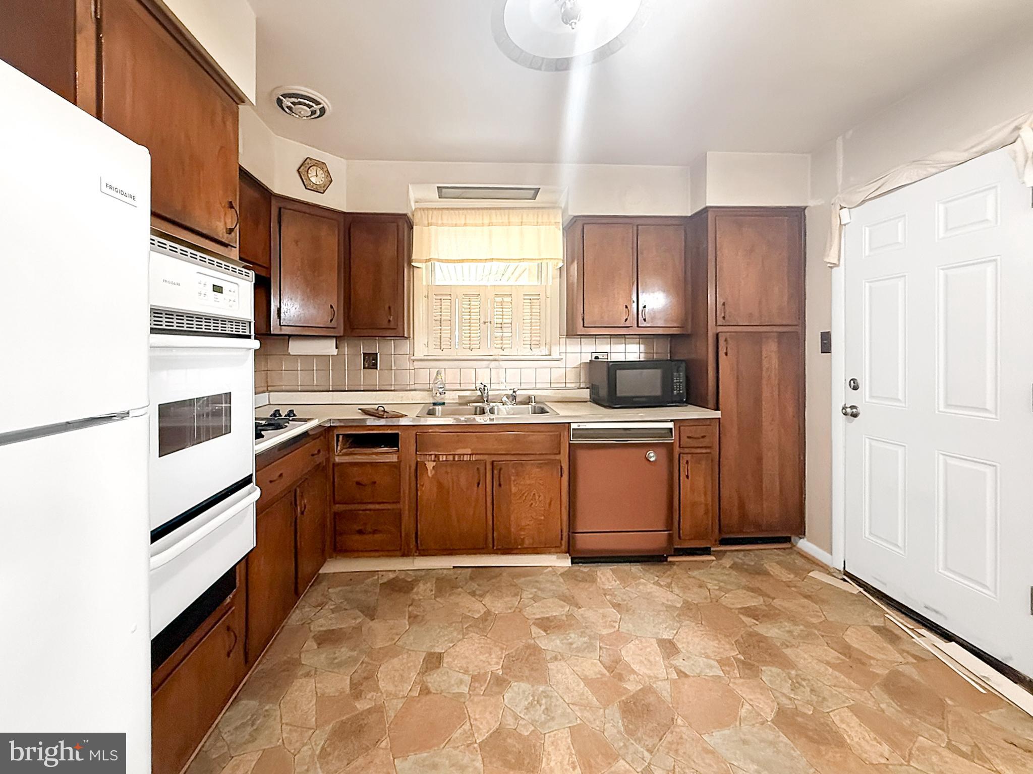 6404 SUMMERHILL ROAD