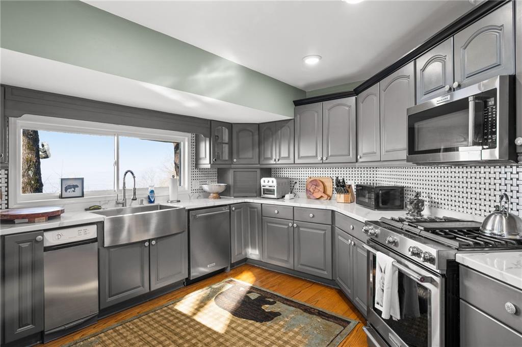 1371 Ridgeview Drive