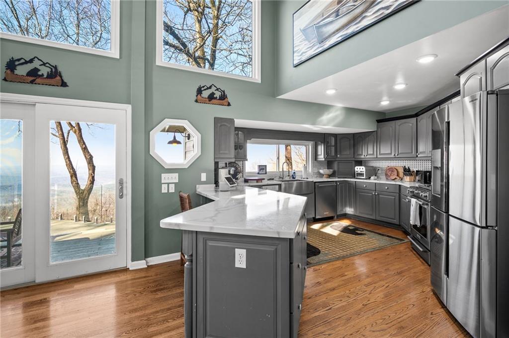 1371 Ridgeview Drive