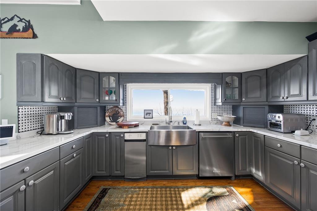 1371 Ridgeview Drive