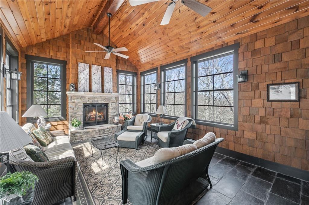 230 Cliff Fern Point