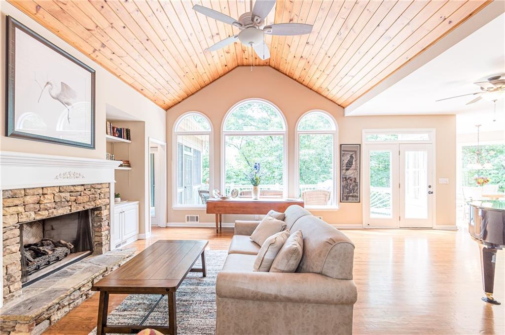 185 Crested Fern Lane