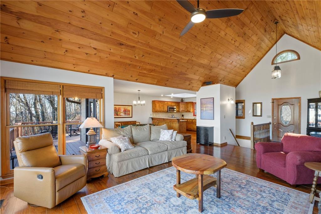 888 Ridgeview Drive