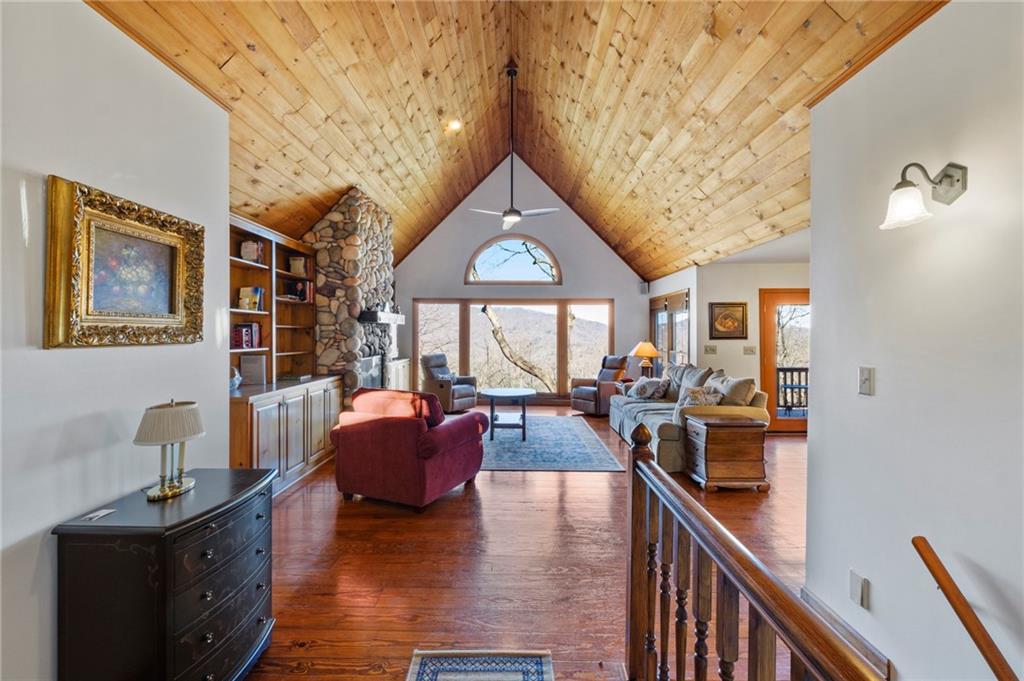 888 Ridgeview Drive