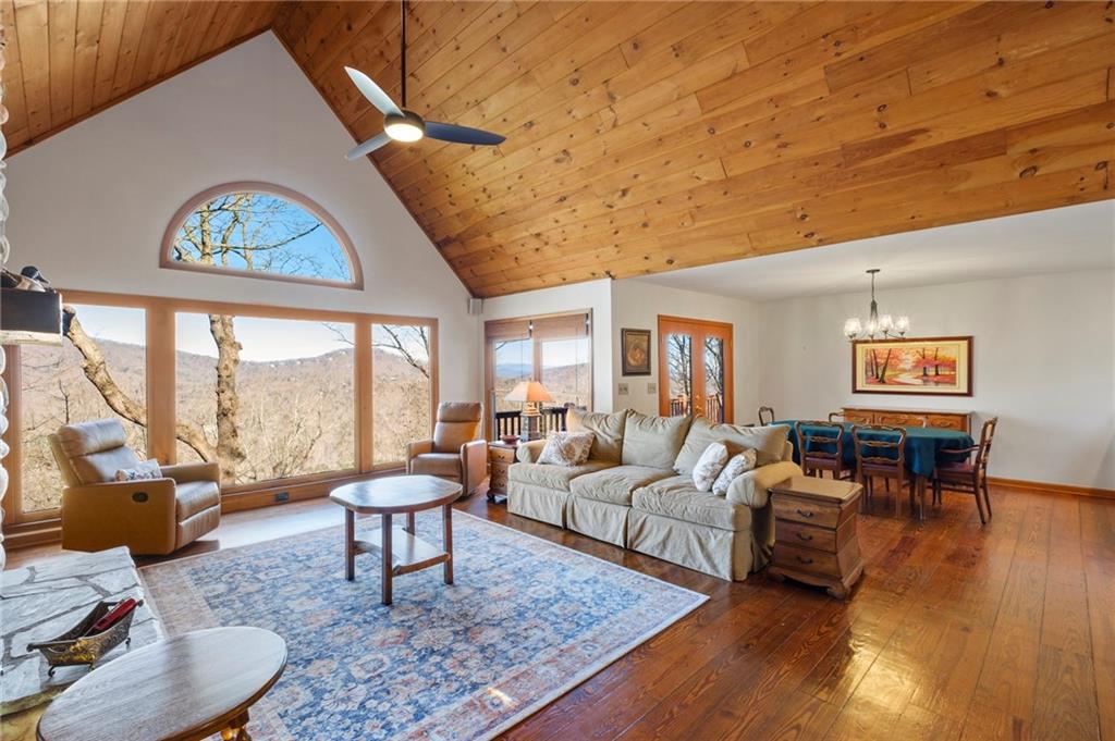 888 Ridgeview Drive