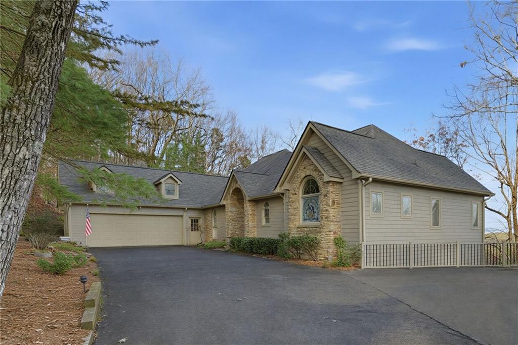 739 Summit Drive E