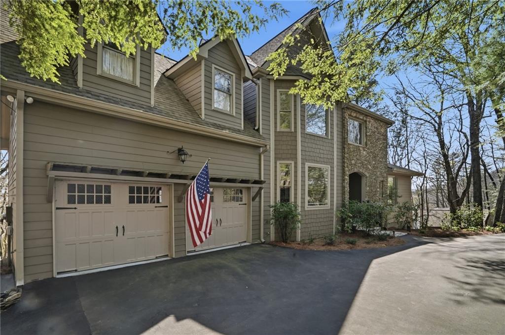 1021 Falcon Heights