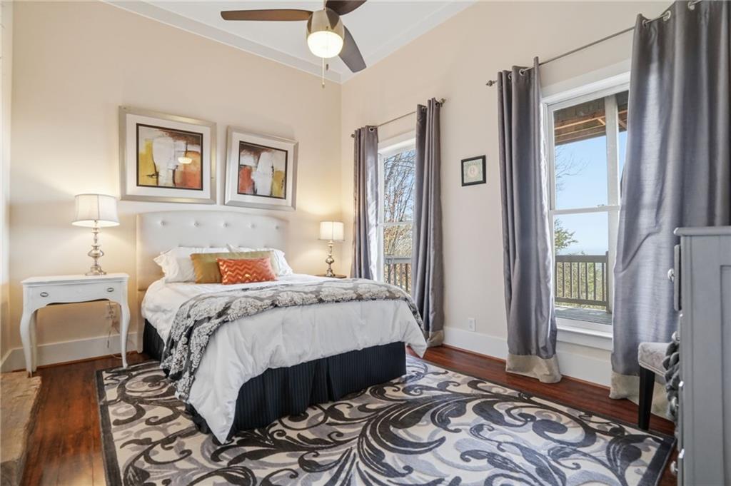 1021 Falcon Heights