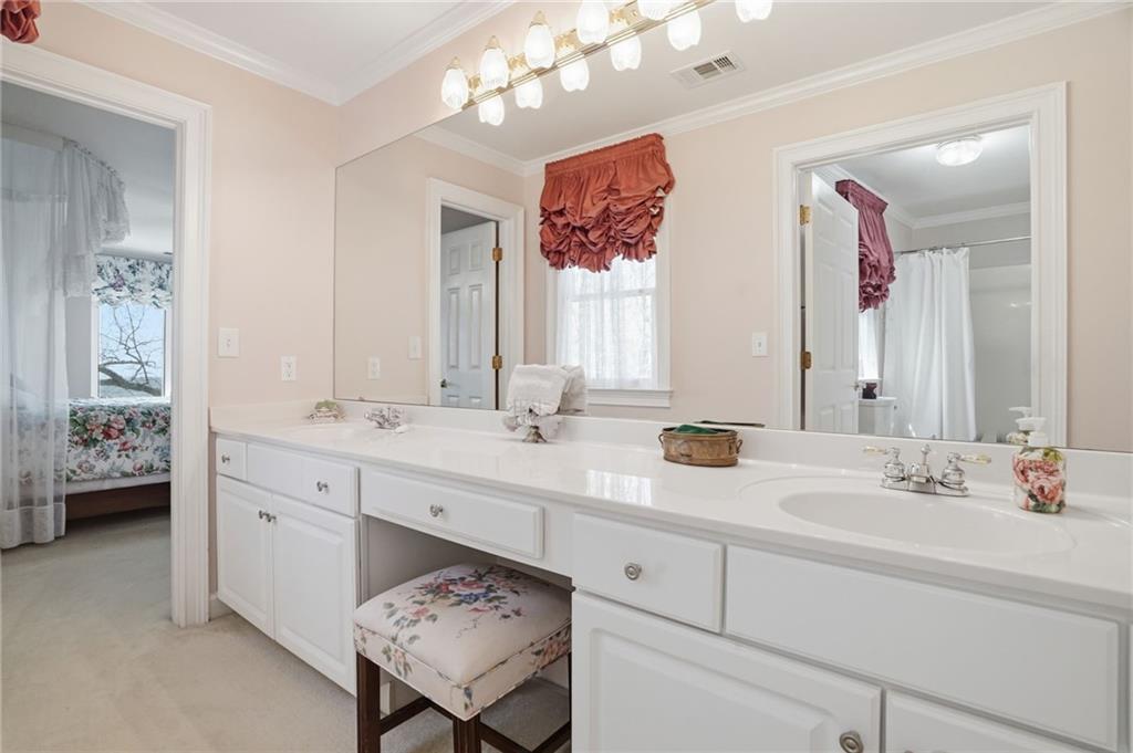 1021 Falcon Heights