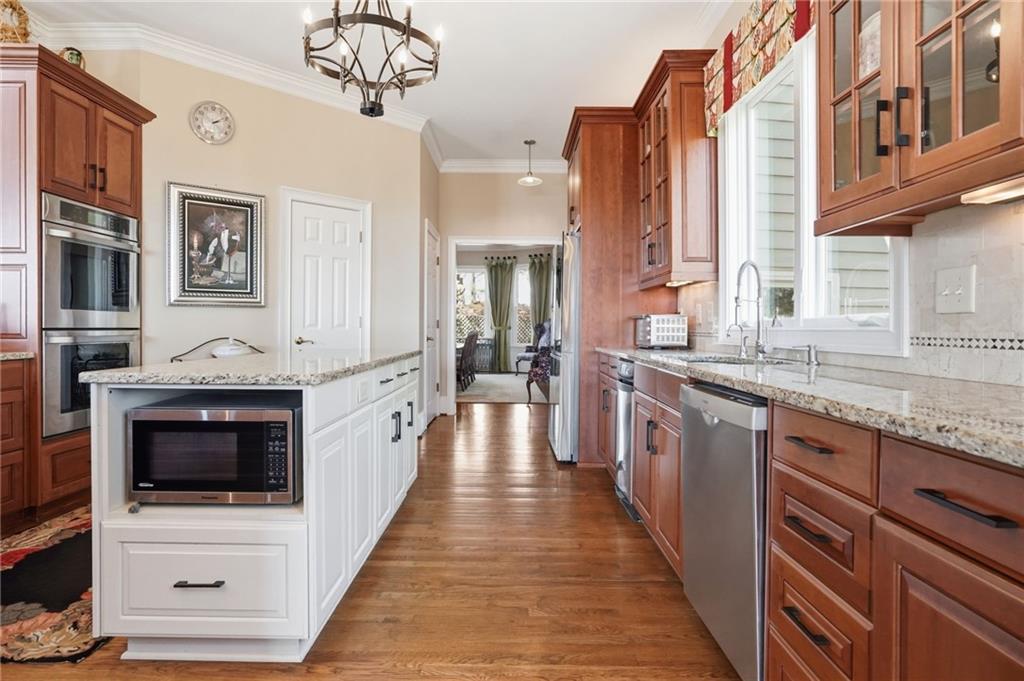 1021 Falcon Heights