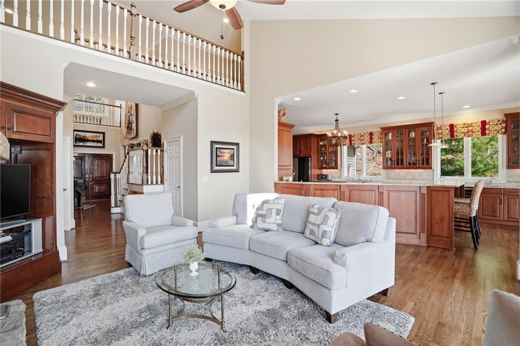 1021 Falcon Heights