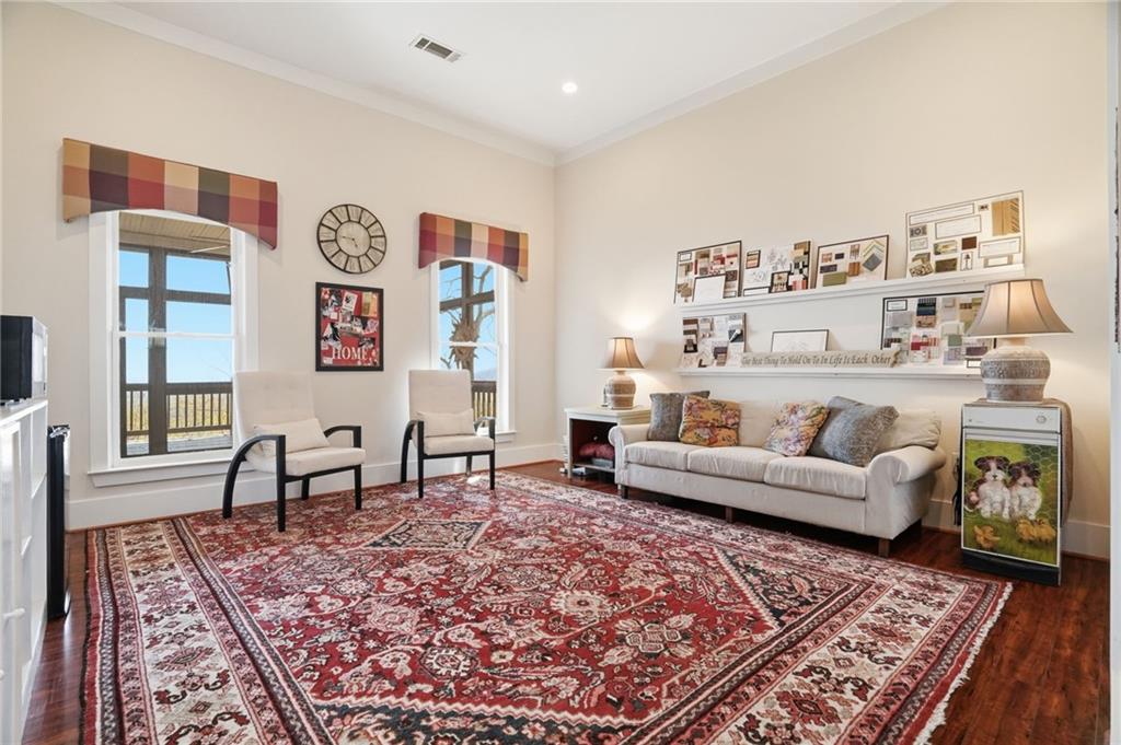1021 Falcon Heights