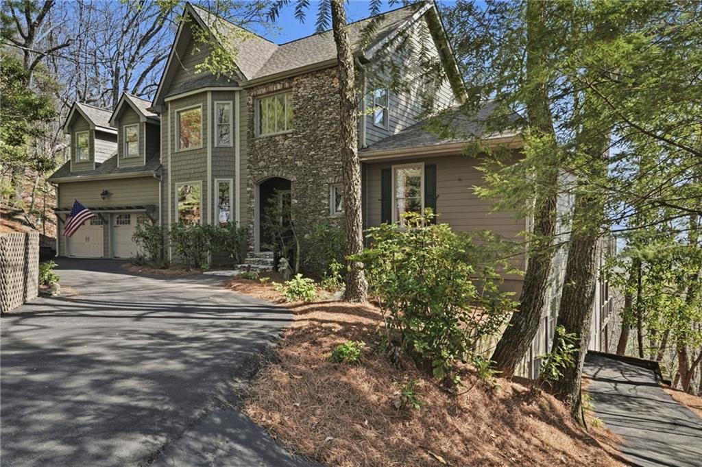 1021 Falcon Heights