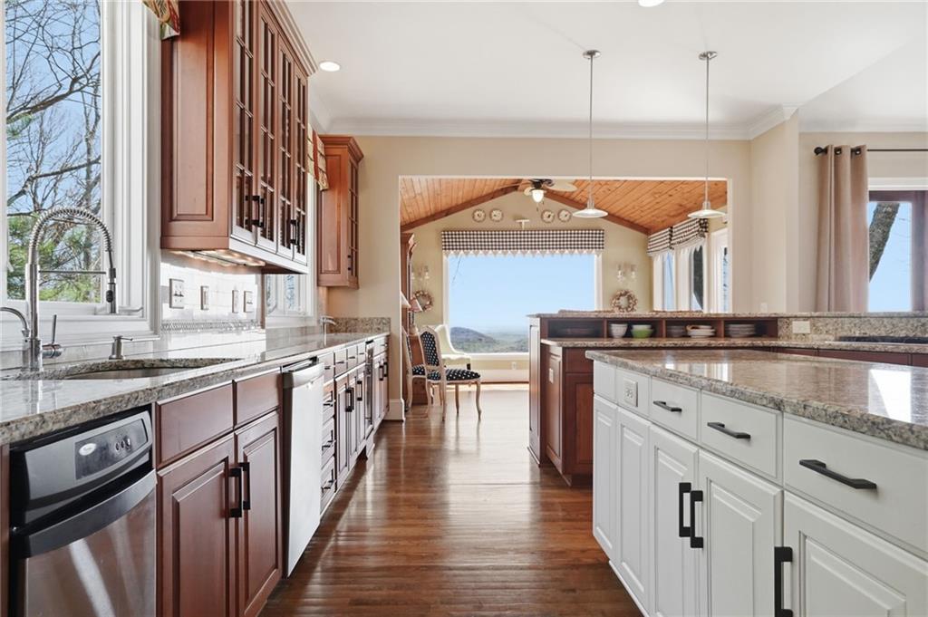 1021 Falcon Heights