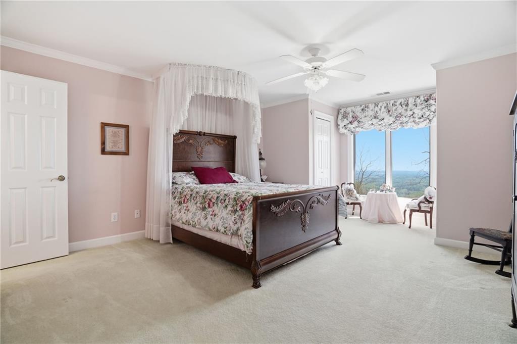 1021 Falcon Heights
