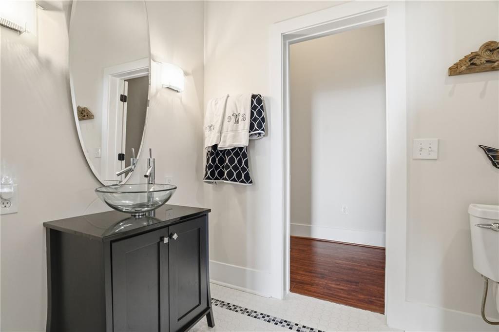 1021 Falcon Heights