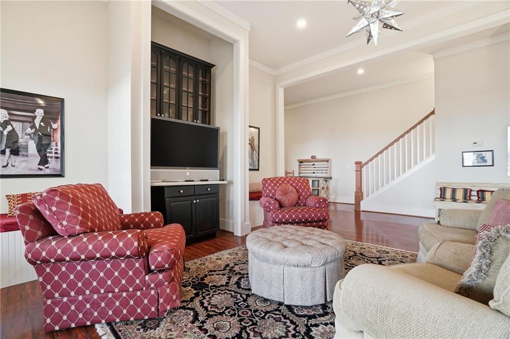 1021 Falcon Heights