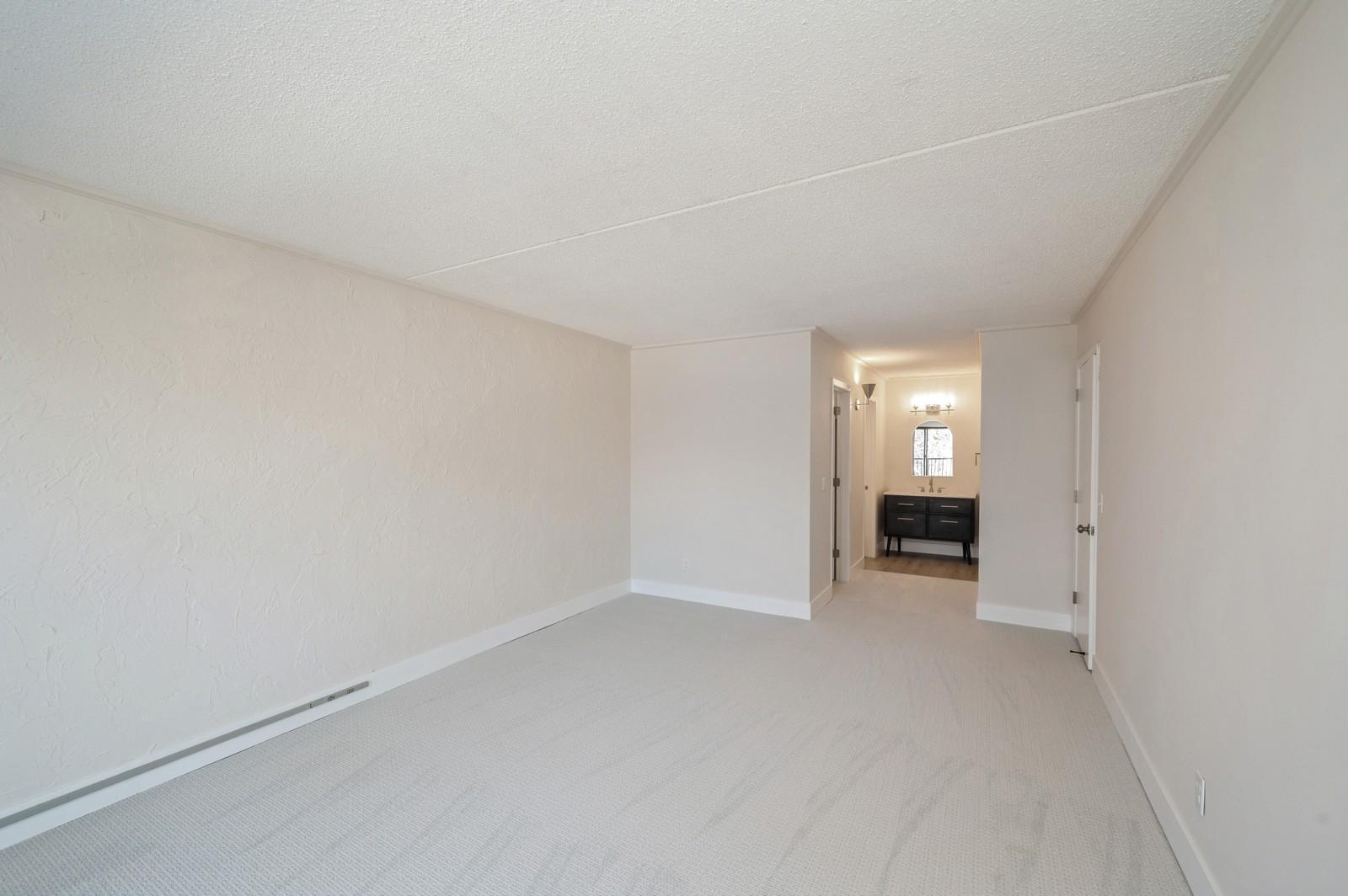 10531 Cedar Lake Road Unit: 517