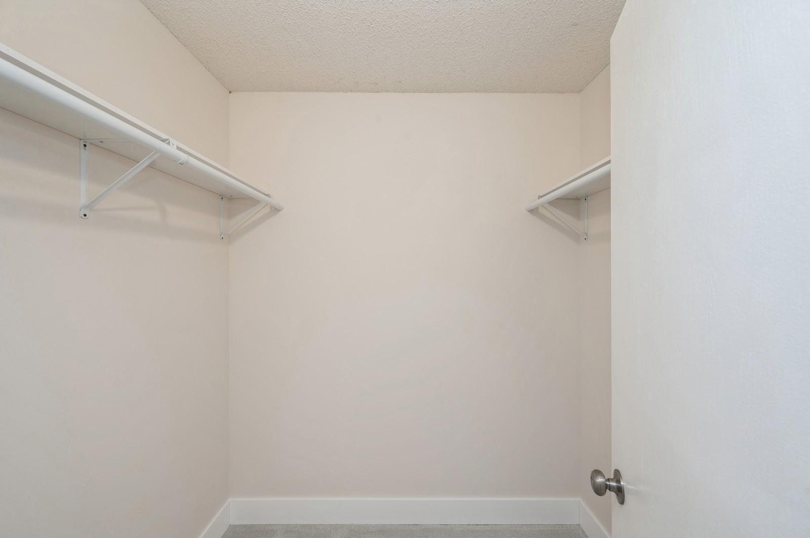 10531 Cedar Lake Road Unit: 517
