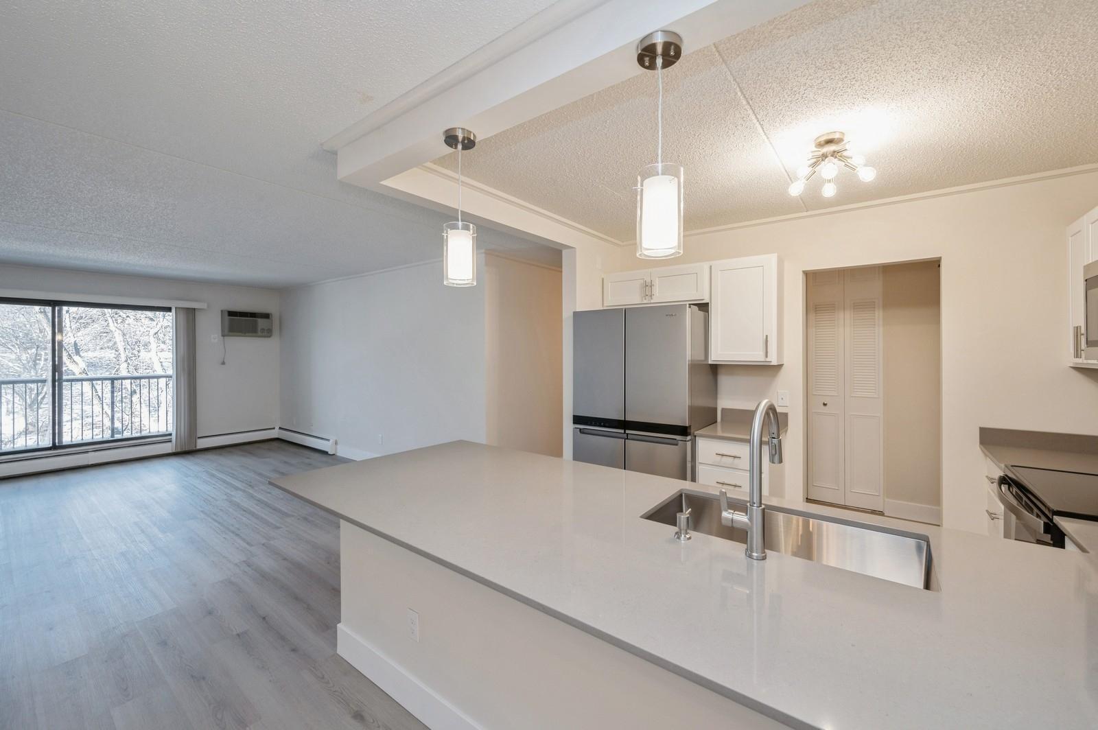 10531 Cedar Lake Road Unit: 517