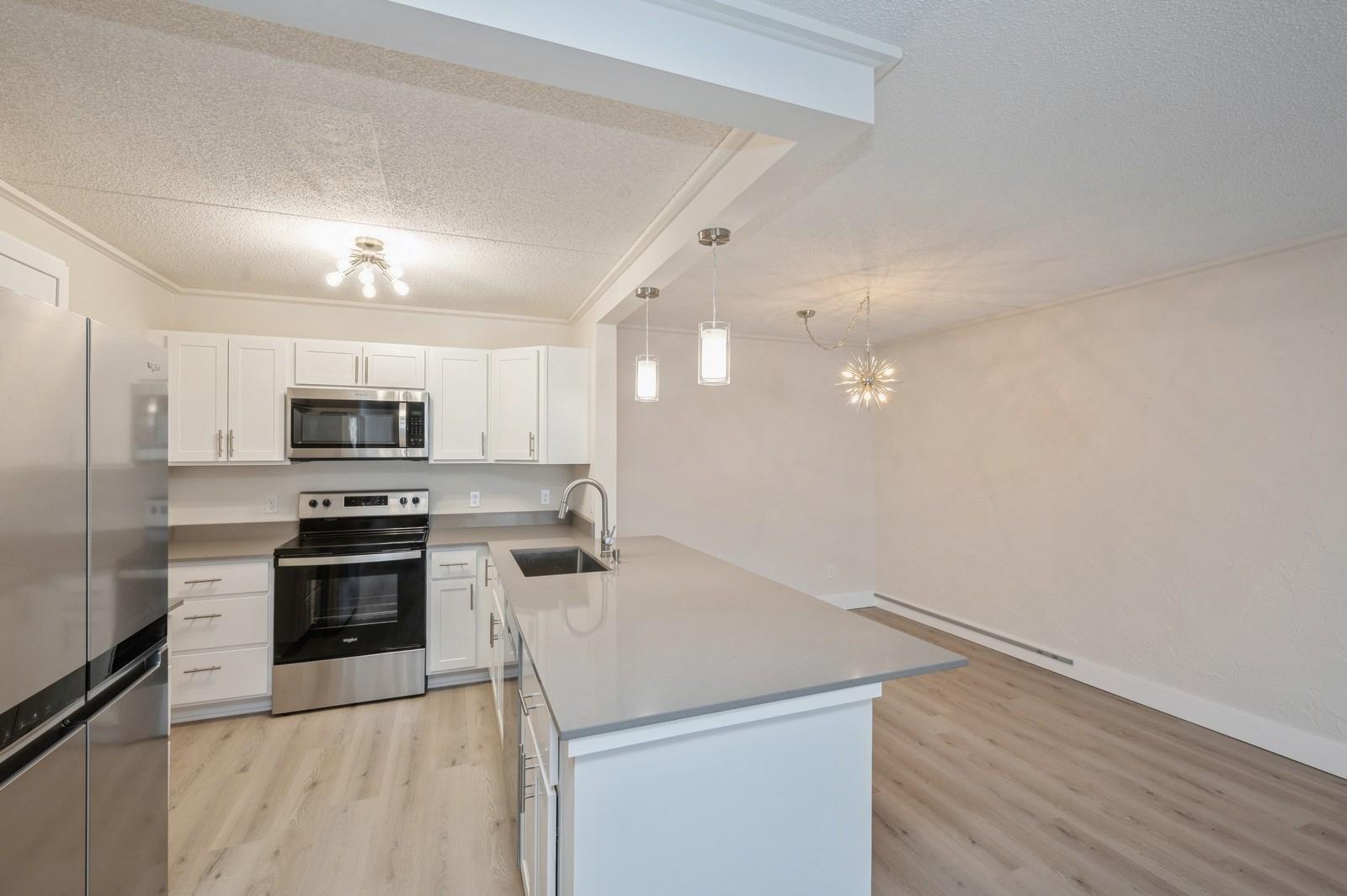 10531 Cedar Lake Road Unit: 517