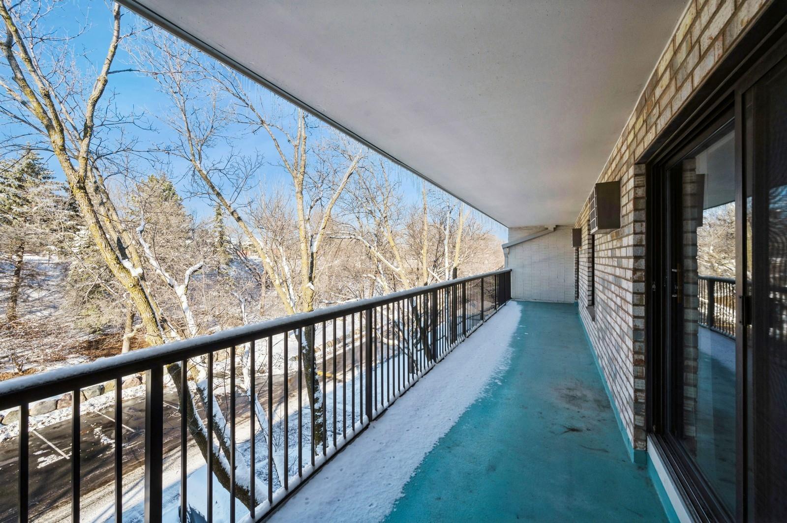 10531 Cedar Lake Road Unit: 517