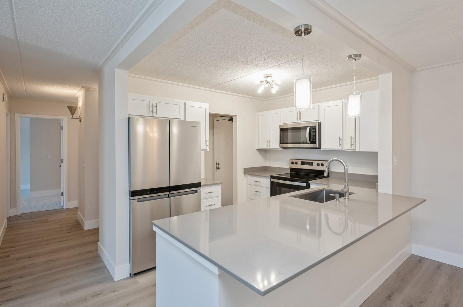 10531 Cedar Lake Road Unit: 517