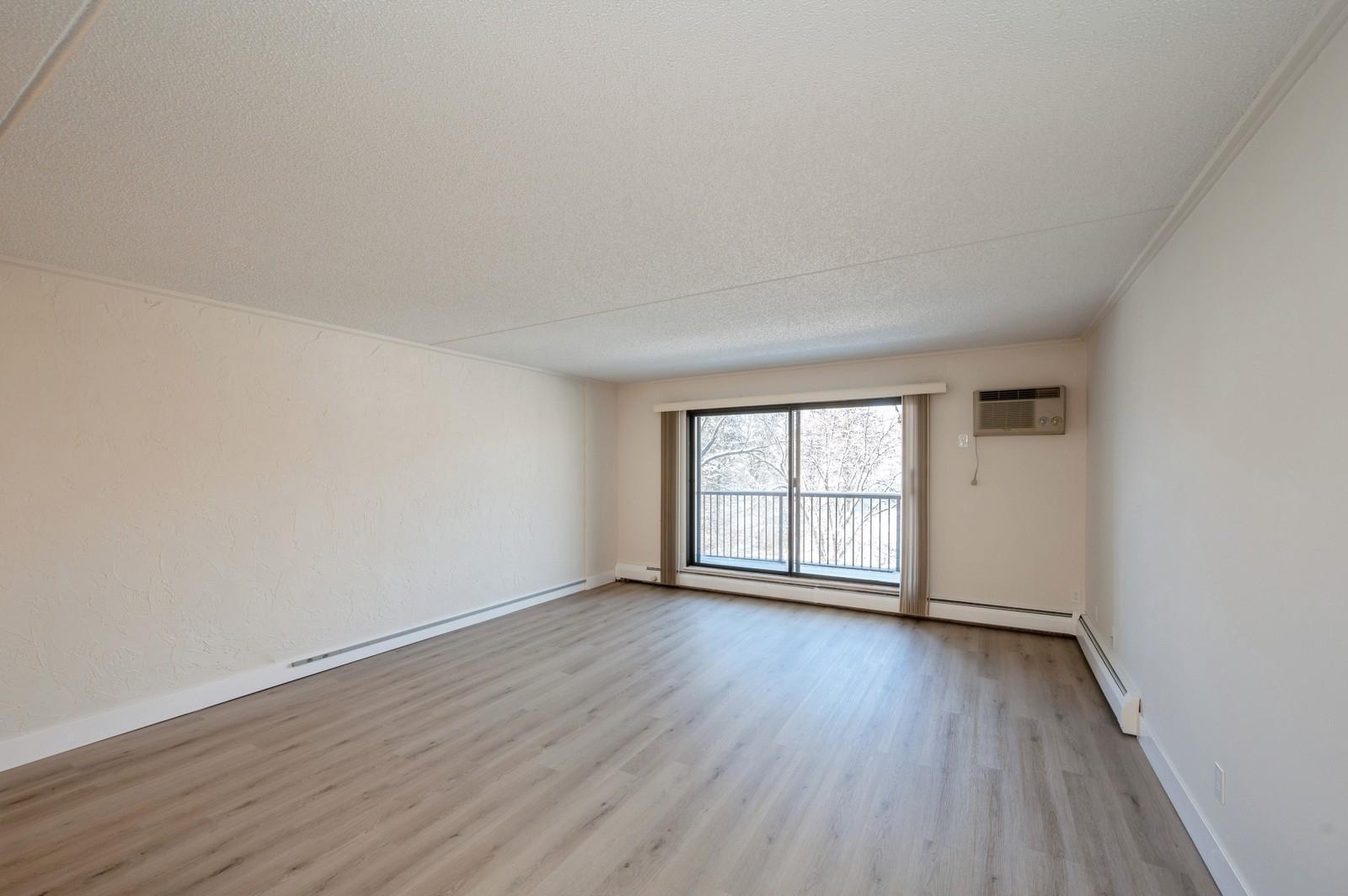 10531 Cedar Lake Road Unit: 517