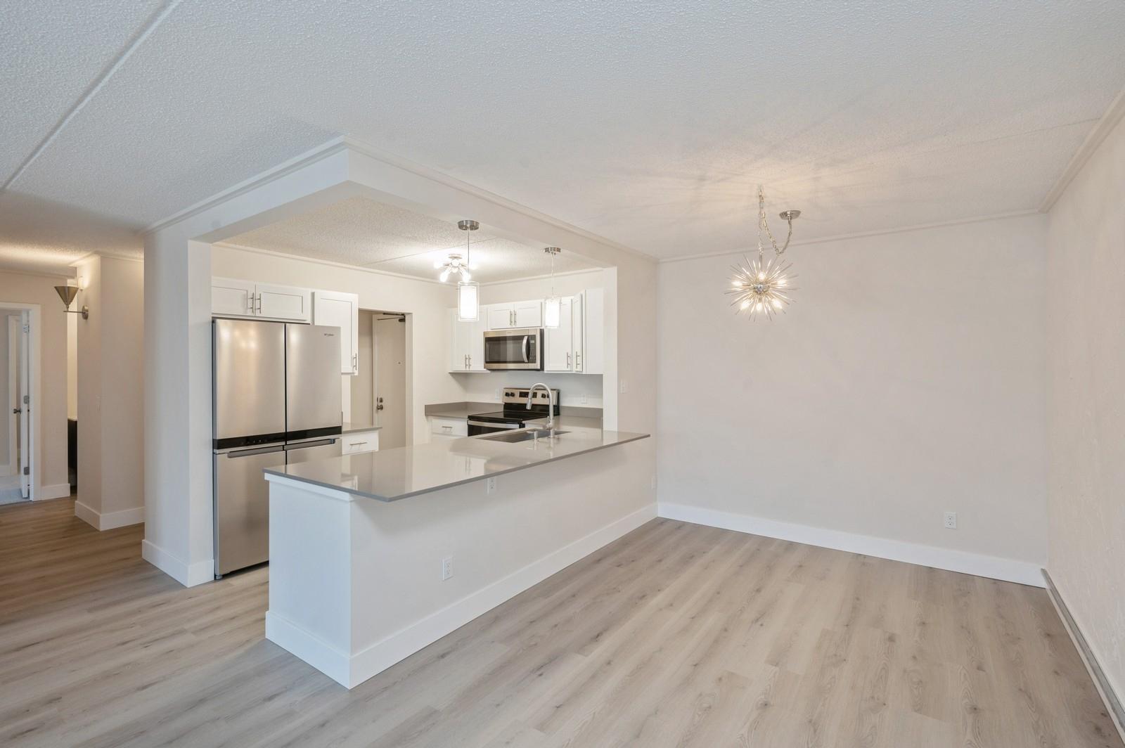 10531 Cedar Lake Road Unit: 517