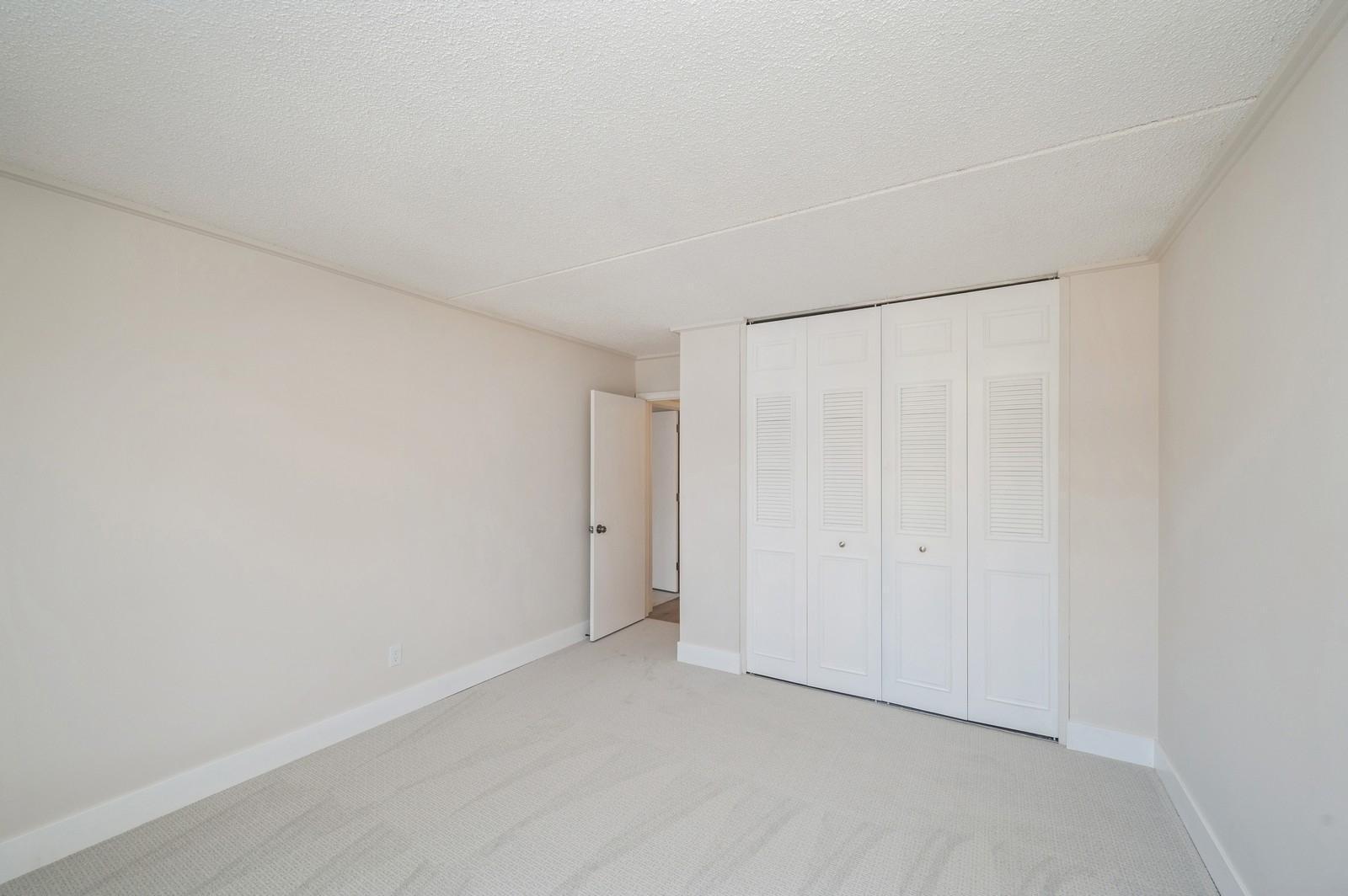 10531 Cedar Lake Road Unit: 517