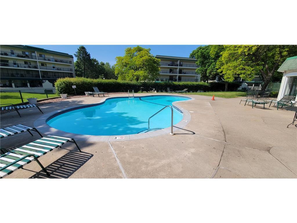 10531 Cedar Lake Road Unit: 517