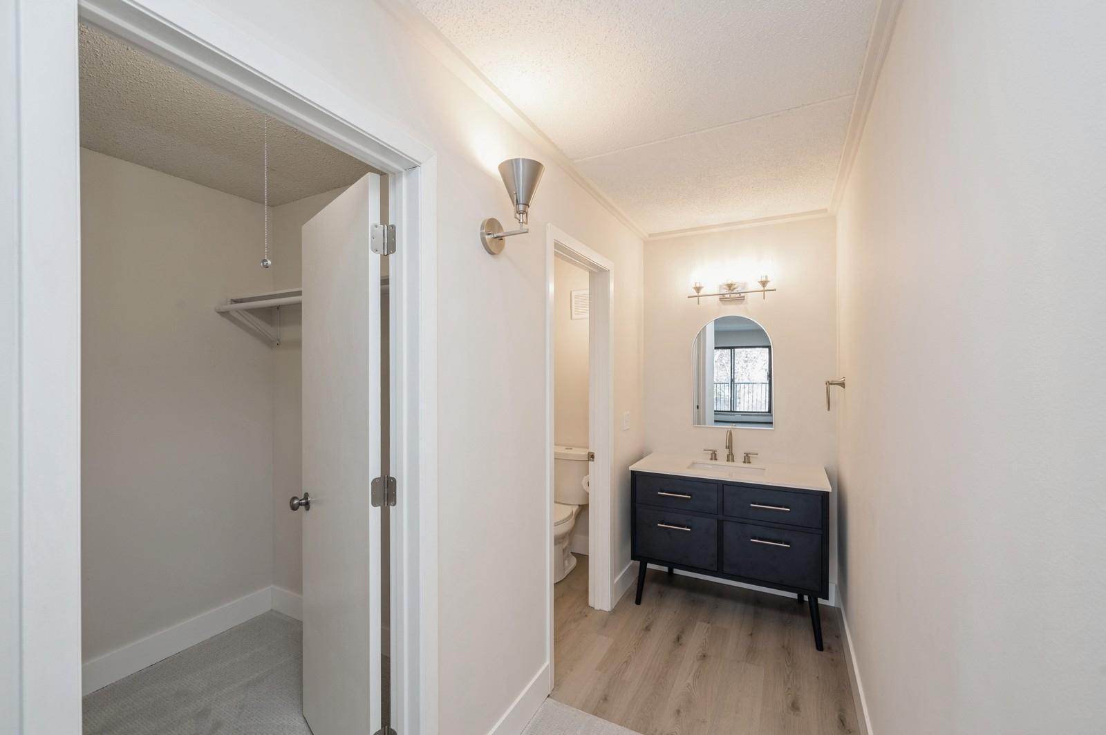 10531 Cedar Lake Road Unit: 517
