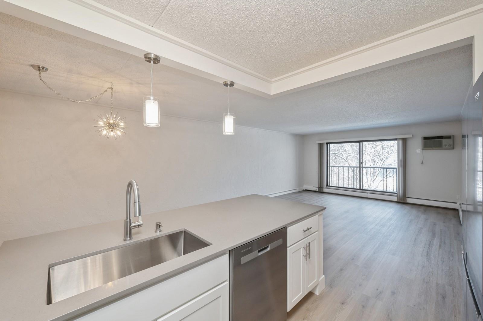 10531 Cedar Lake Road Unit: 517